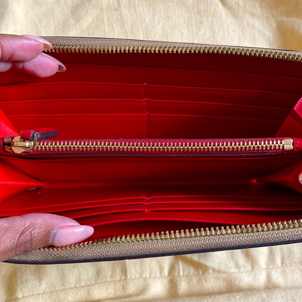 Gold MCM Wallet - Picture 3 of 4